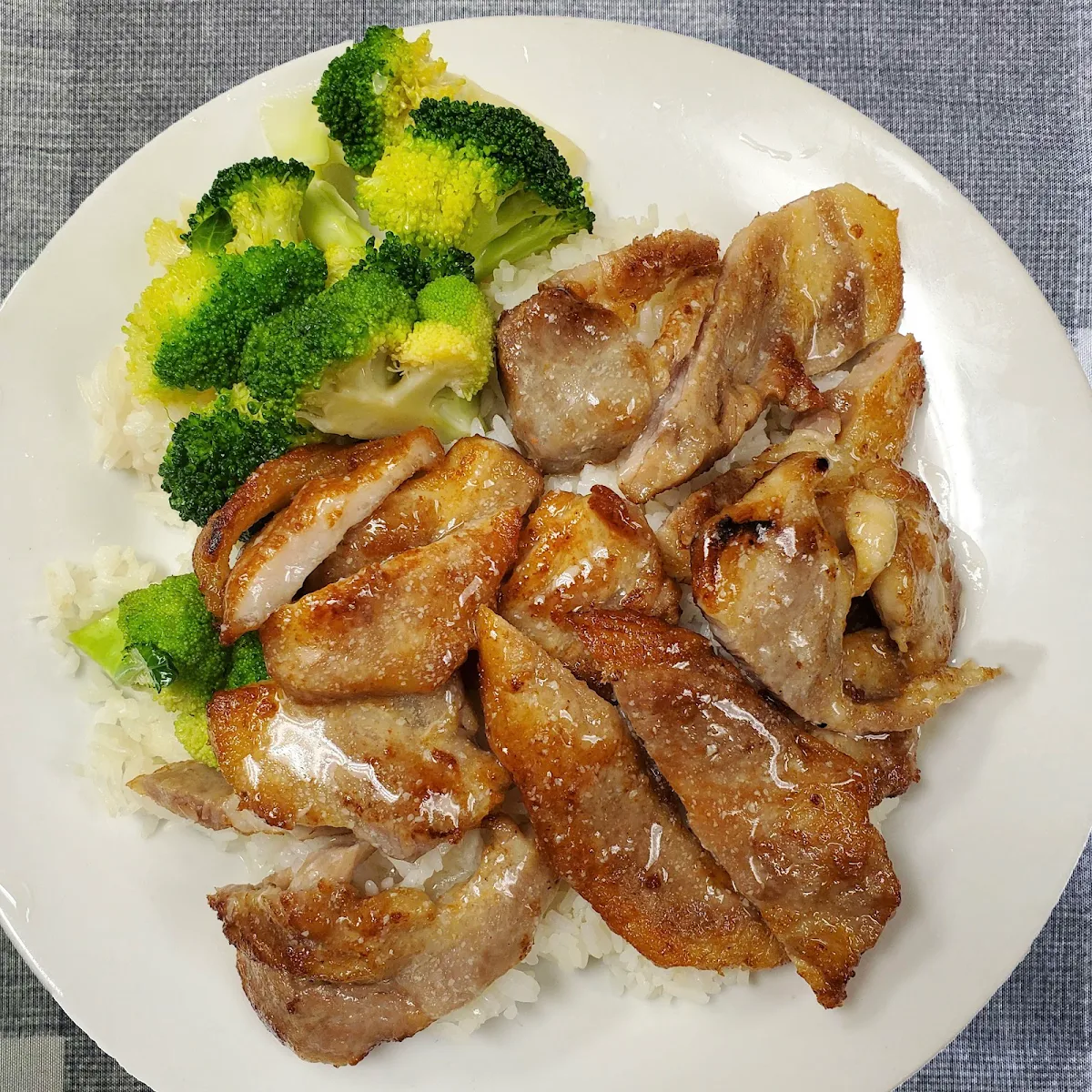 蒜蓉雞扒飯 garlic chicken with rice